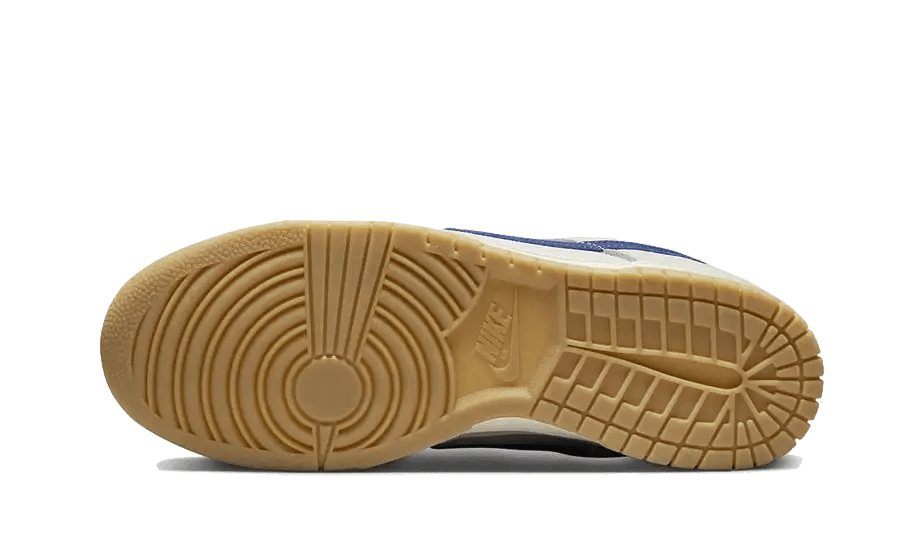 Dunk Low SE Sail Dark Marina Blue