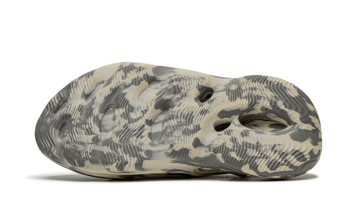 Yeezy Foam RNNR MXT Moon Gray