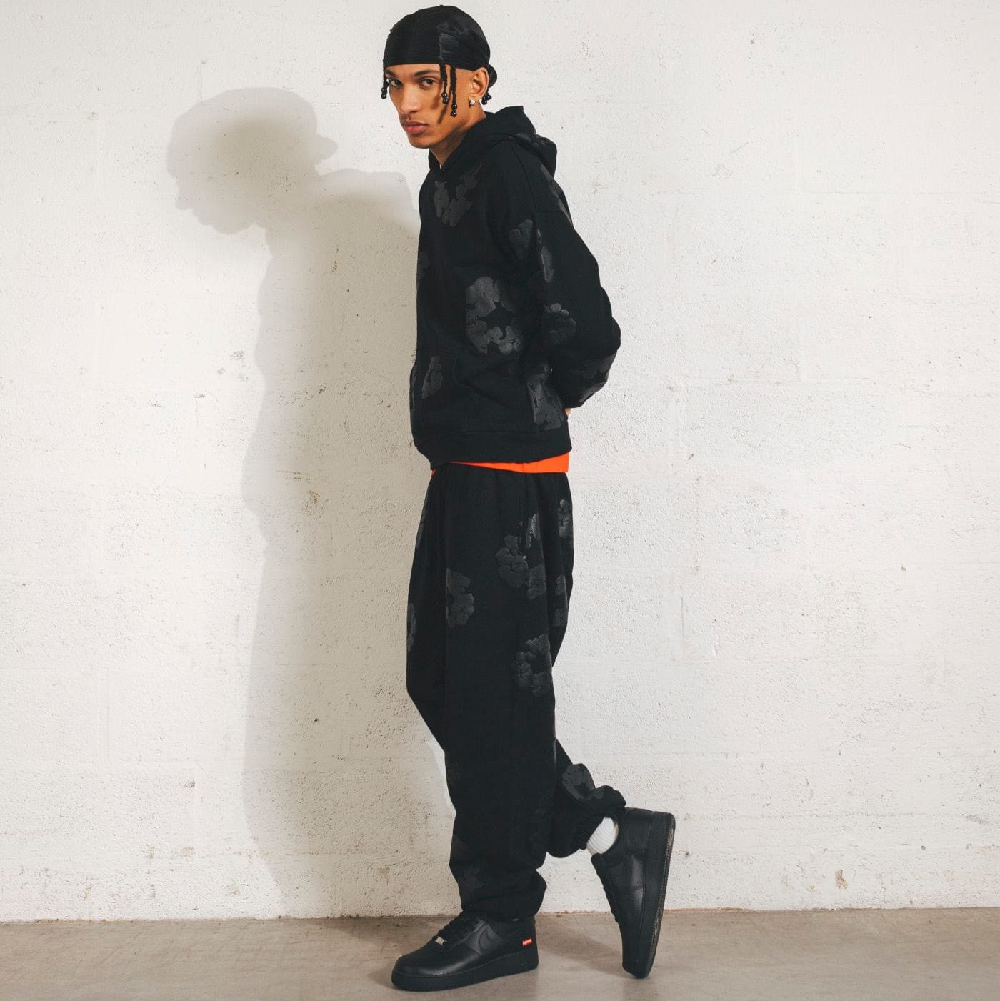 Cotton Wreath Hoodie Black Monochrome